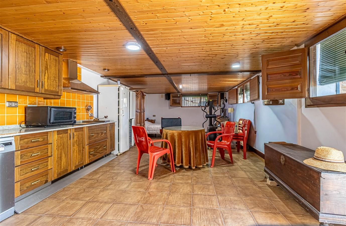 Villa for Sale in Lanjarón