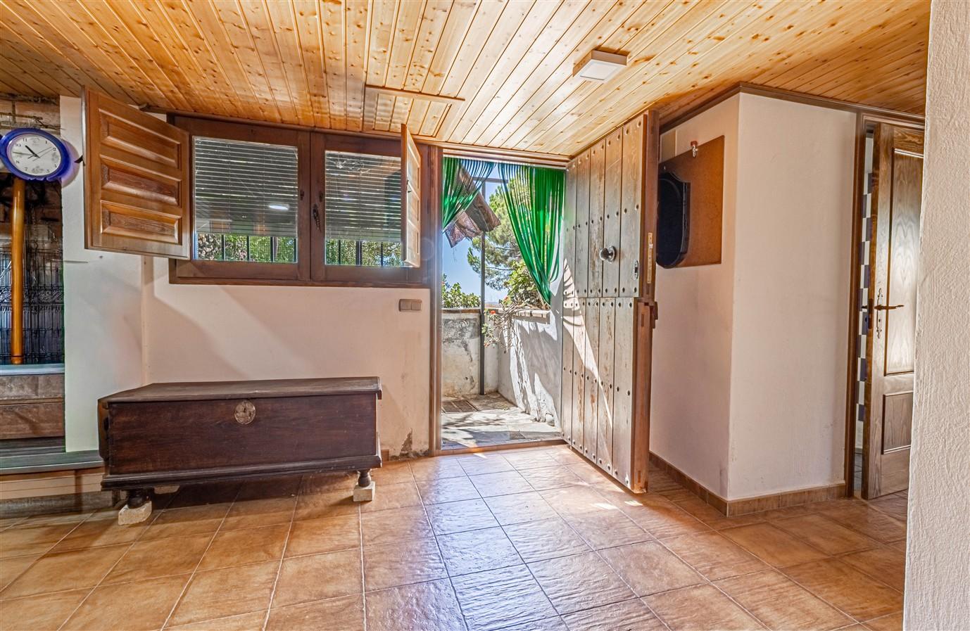Villa for Sale in Lanjarón