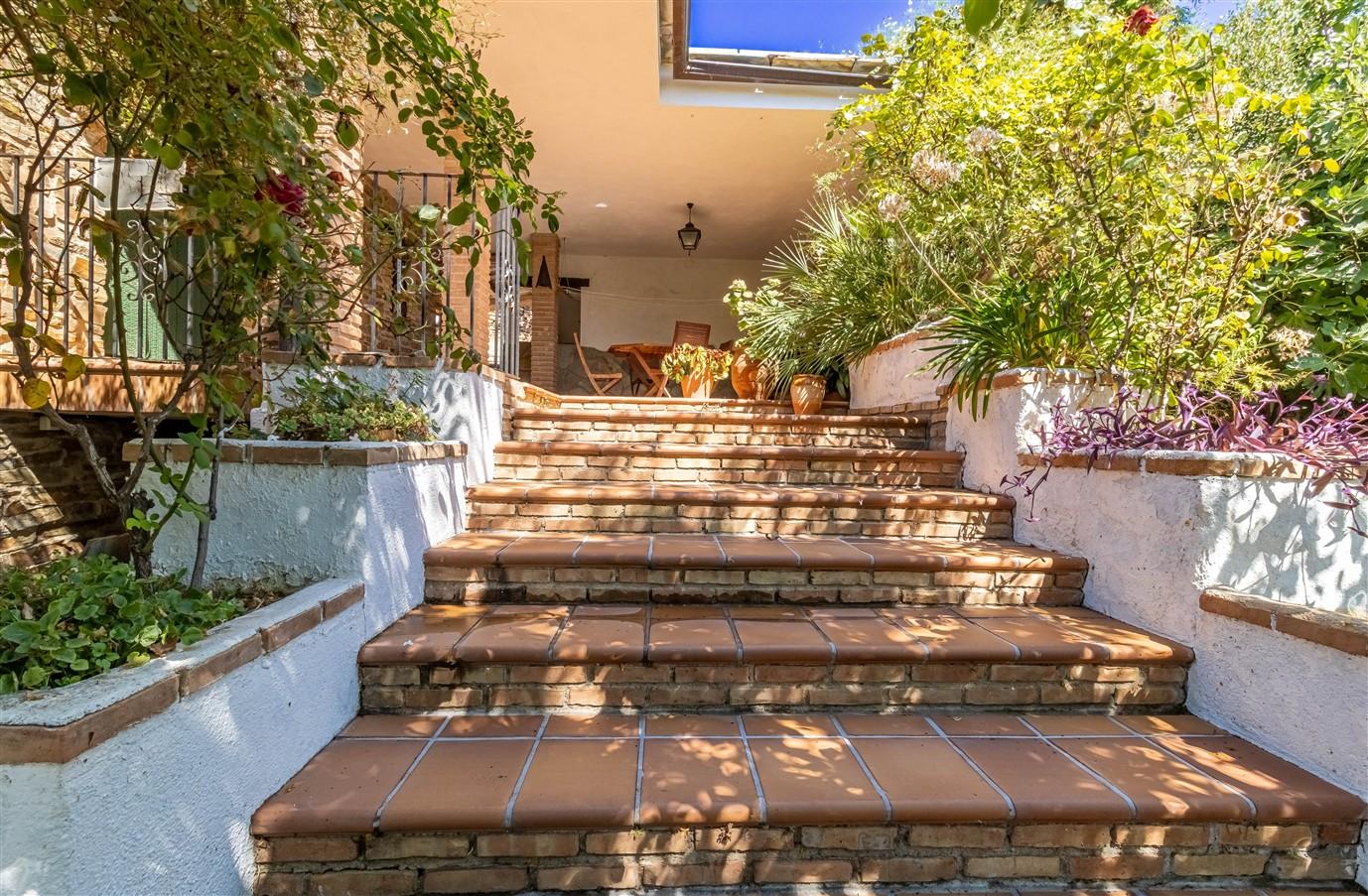 Villa for Sale in Lanjarón