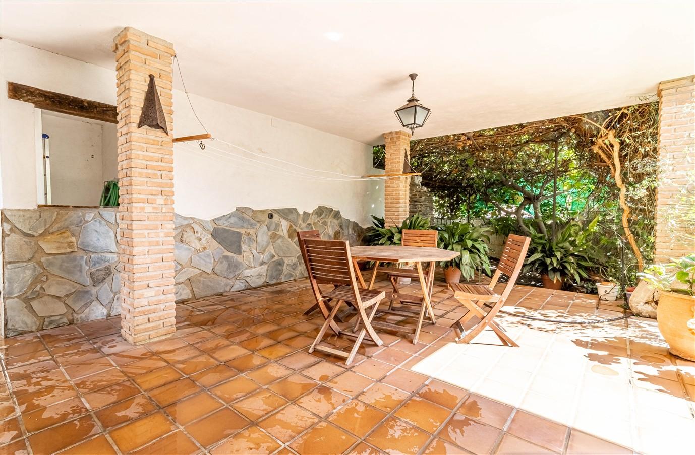 Villa for Sale in Lanjarón