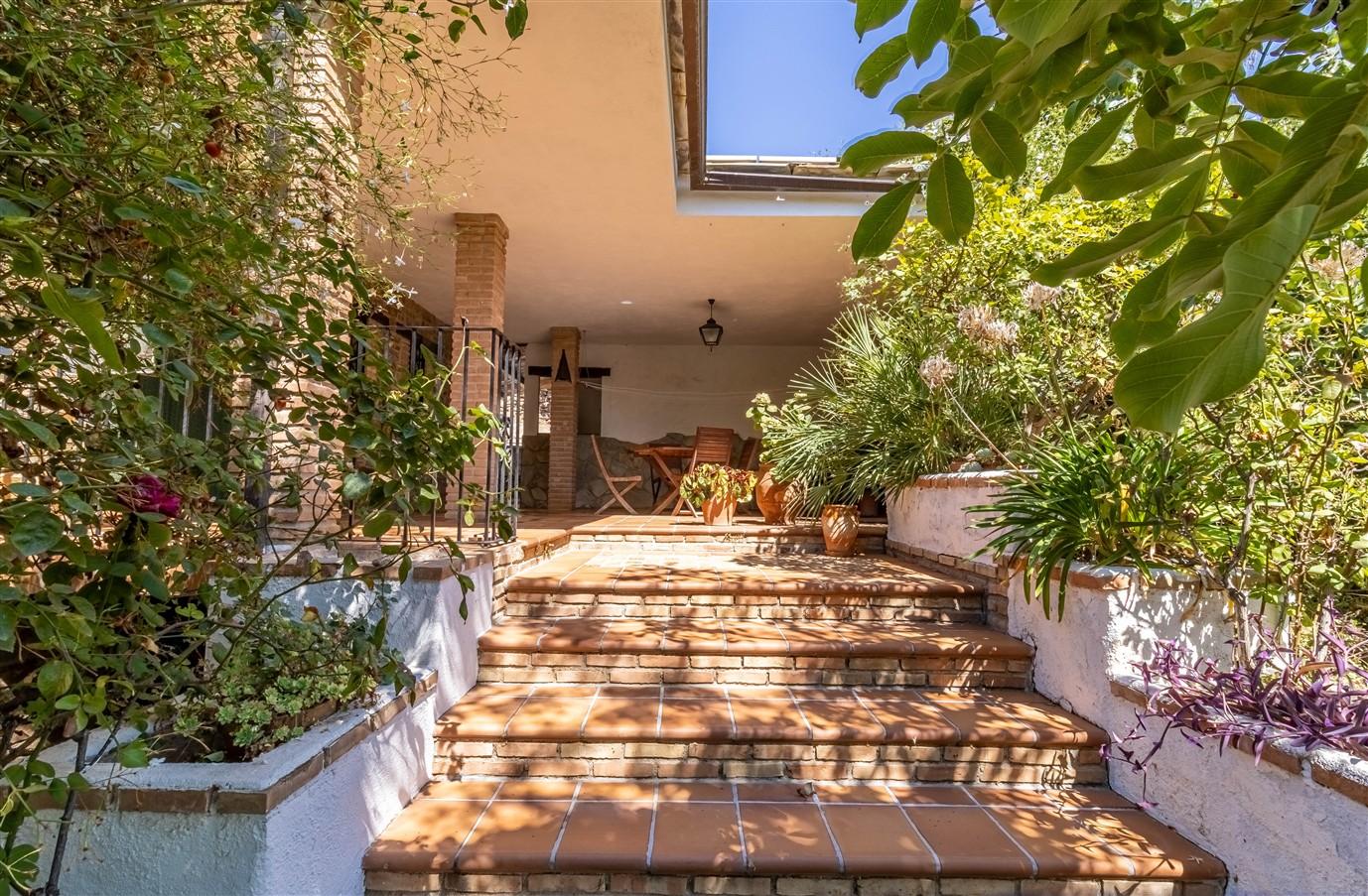 Villa for Sale in Lanjarón