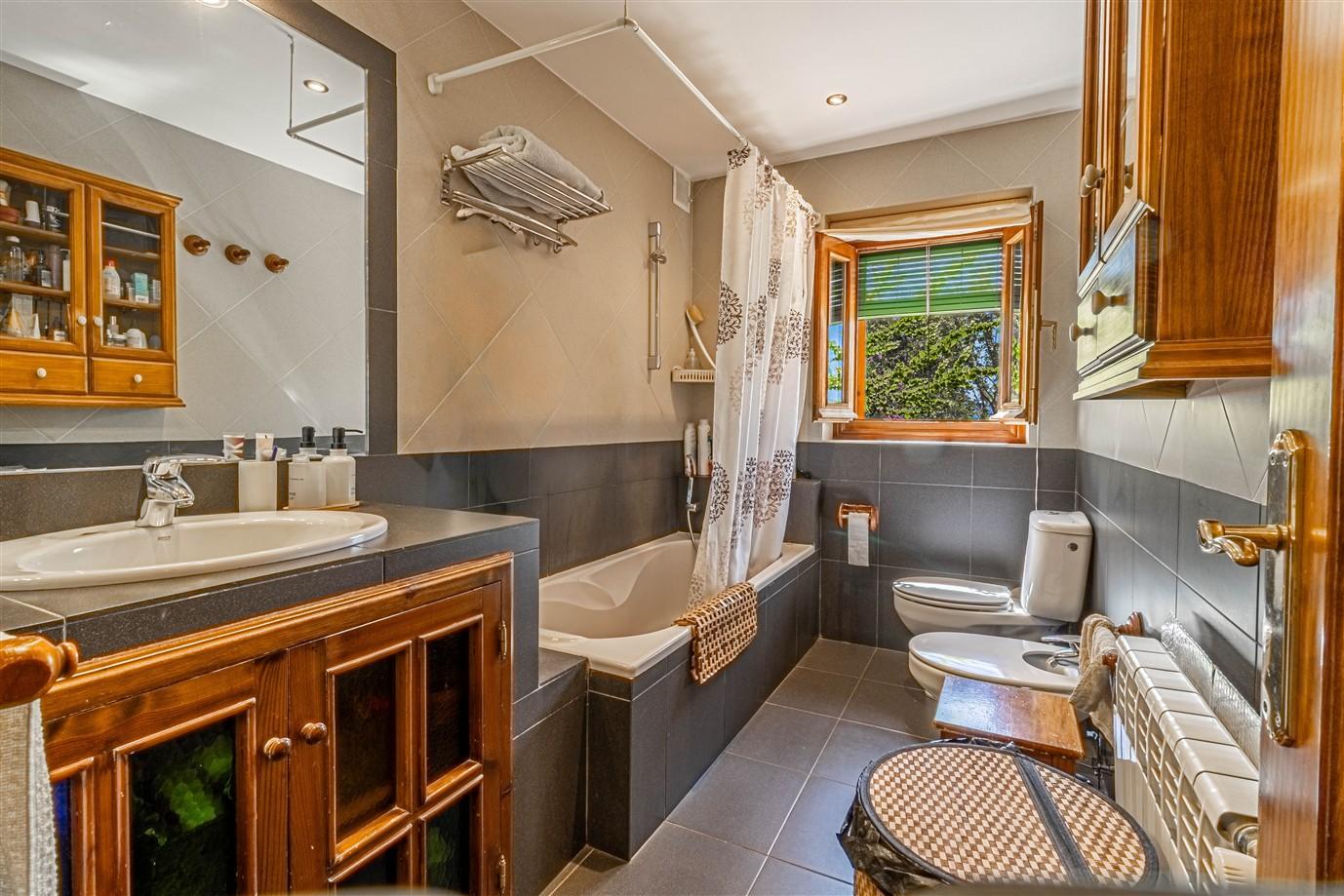 Villa for Sale in Lanjarón