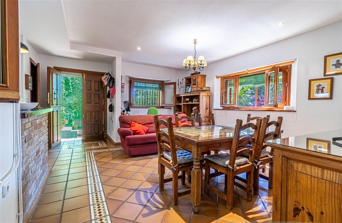 Villa for Sale in Lanjarón