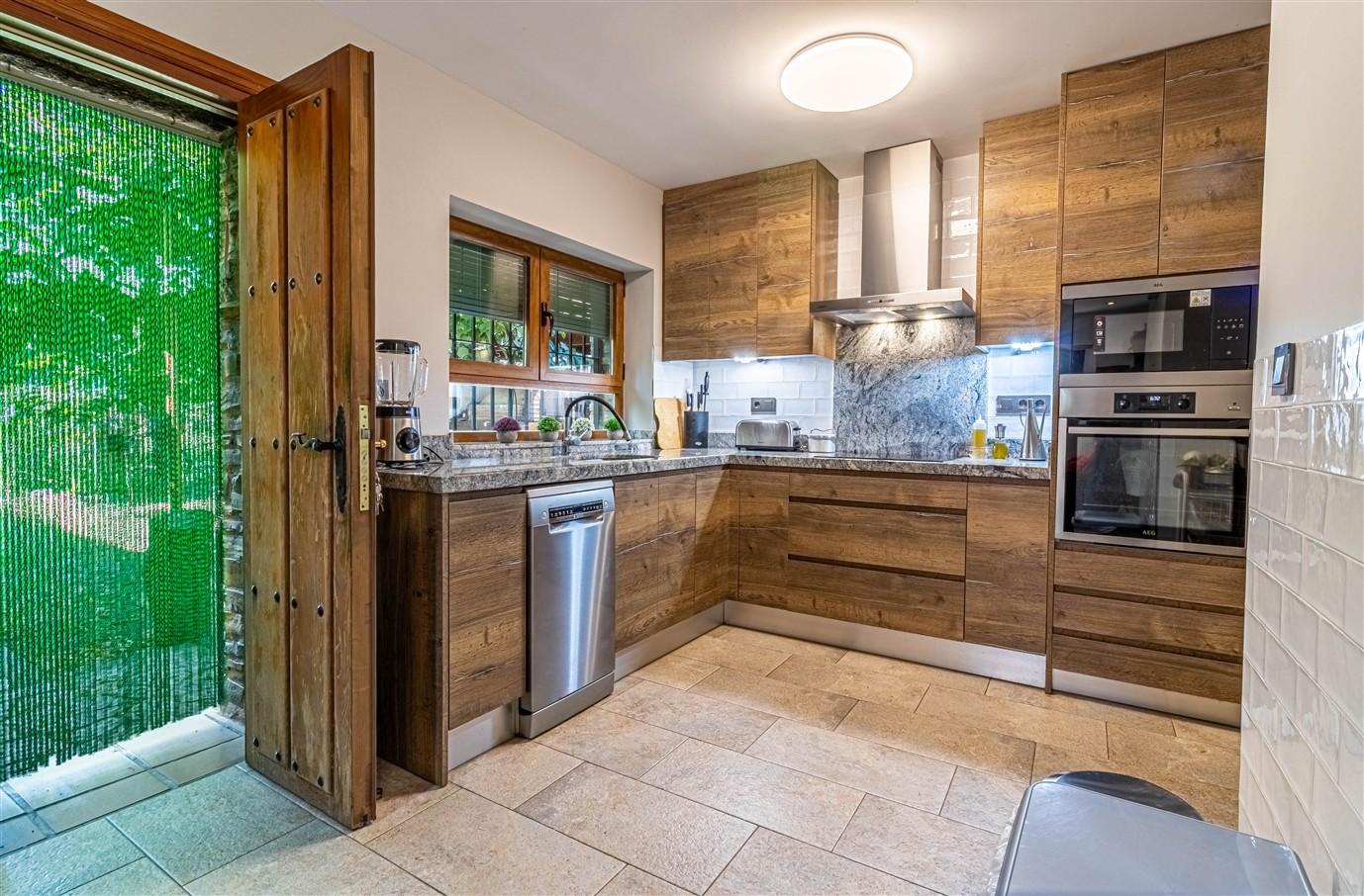 Villa for Sale in Lanjarón