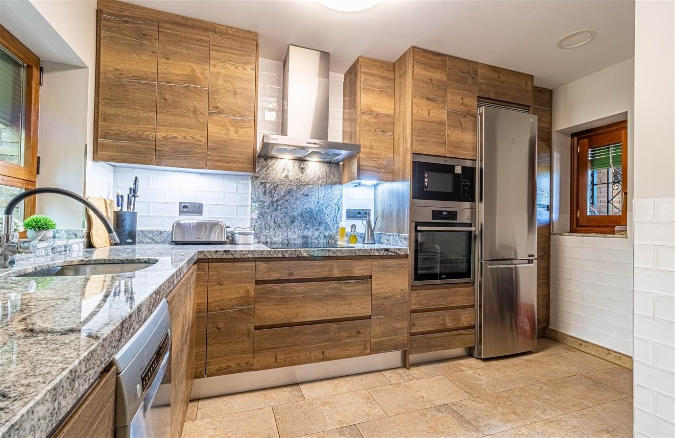 Villa for Sale in Lanjarón