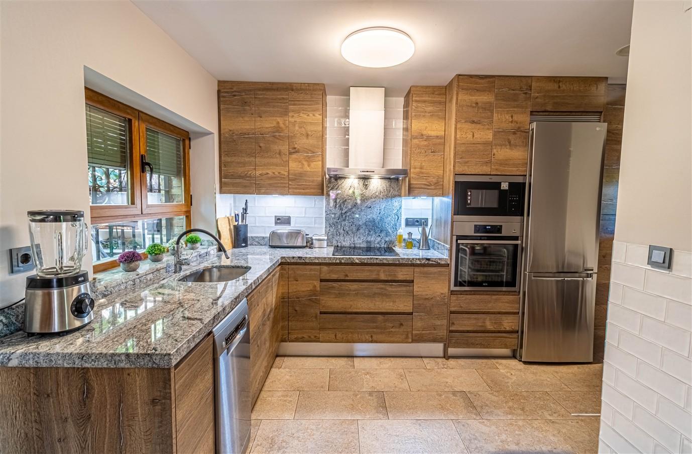 Villa for Sale in Lanjarón