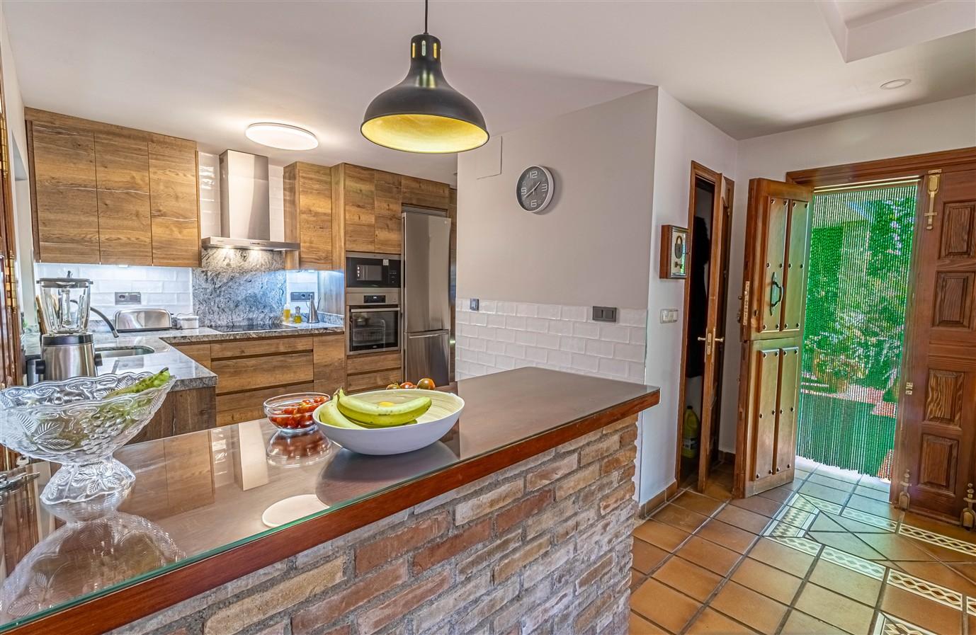 Villa for Sale in Lanjarón