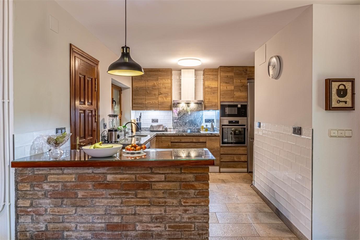 Villa for Sale in Lanjarón