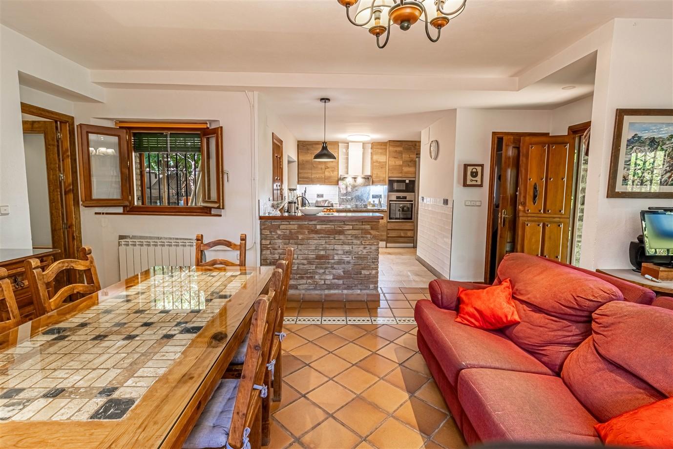 Villa for Sale in Lanjarón