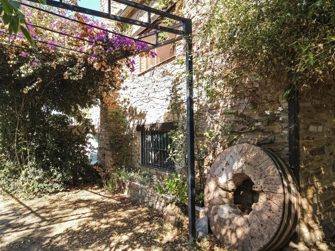 Villa for Sale in Lanjarón