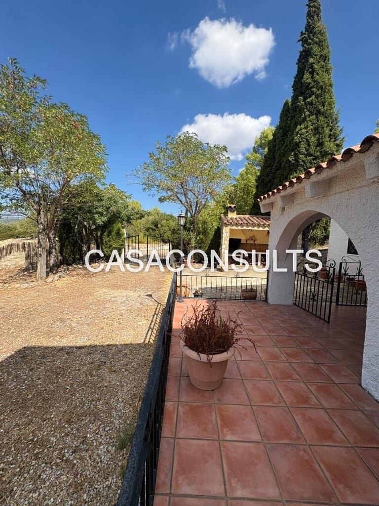 Chalet for Sale in Sierra Engarcerán