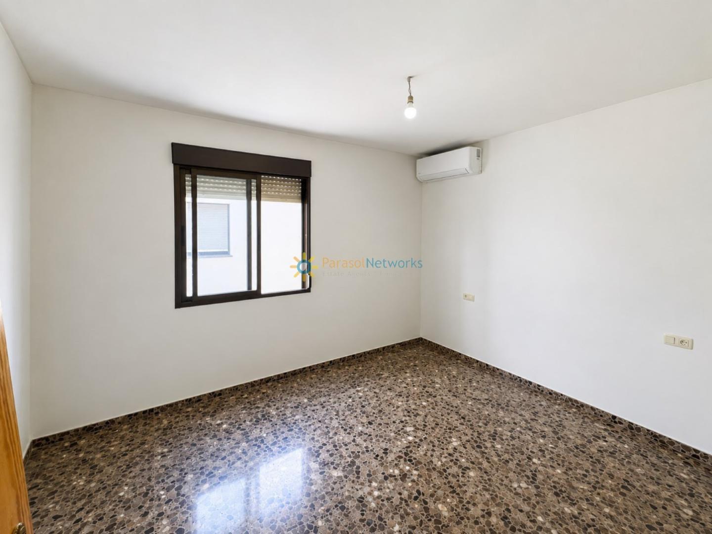 Flat for Sale in Oliva