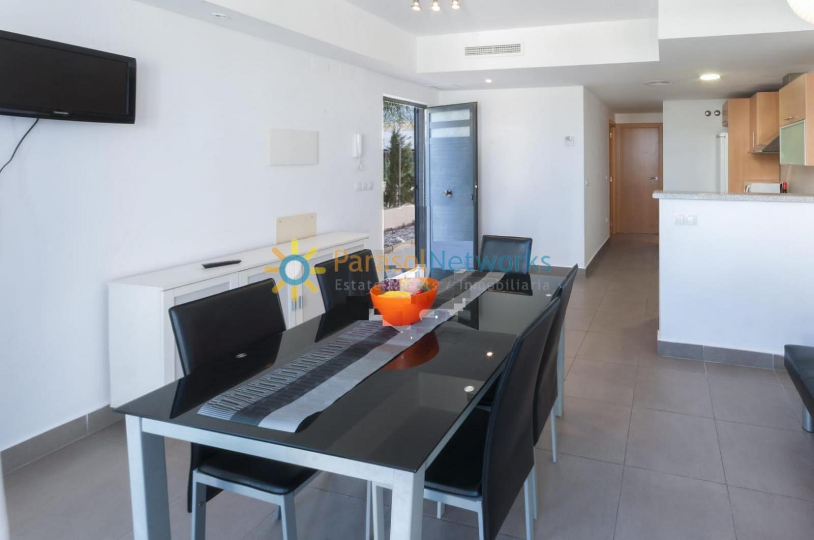 Semi-detached House for Rent in Oliva