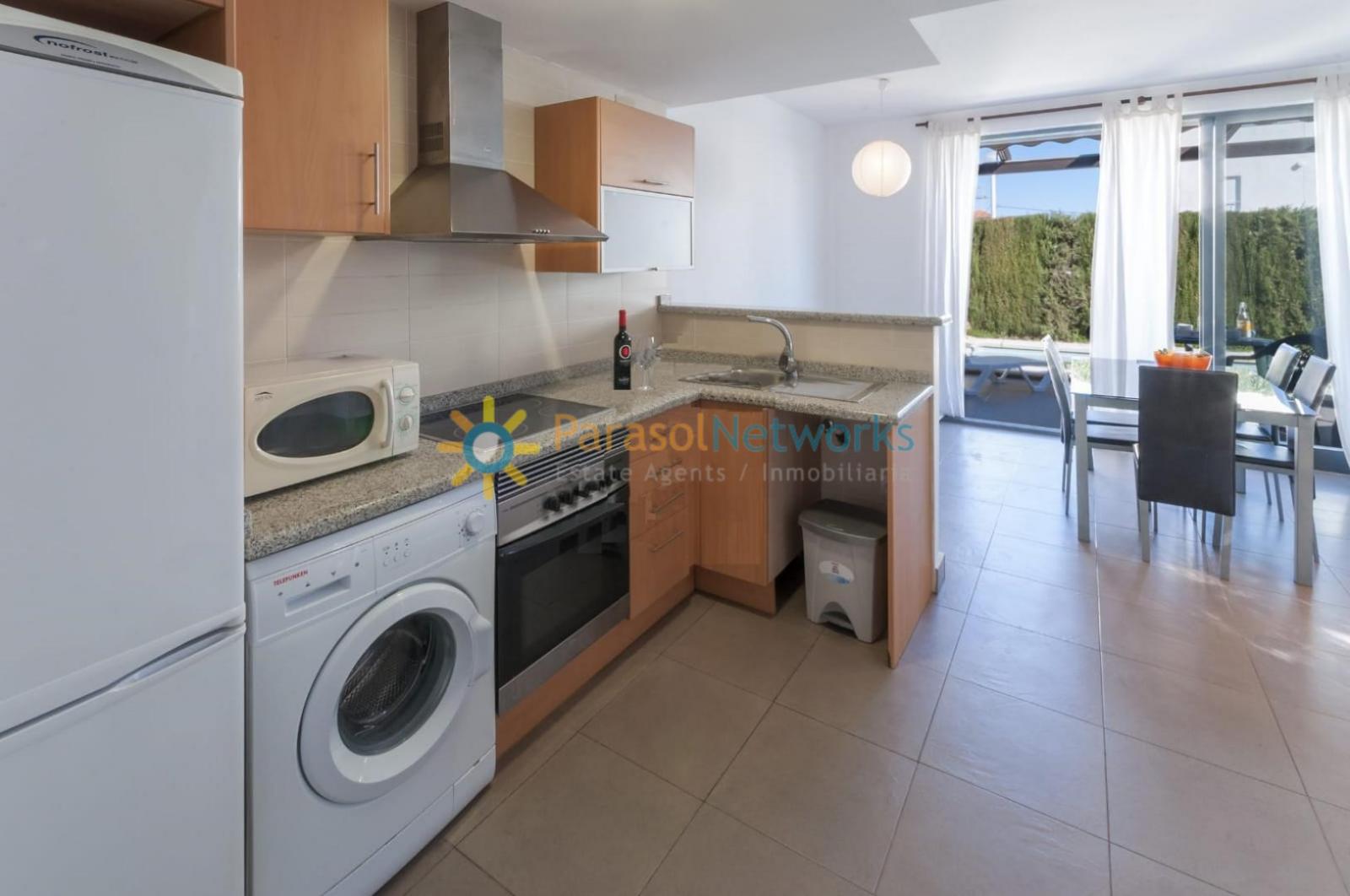 Semi-detached House for Rent in Oliva