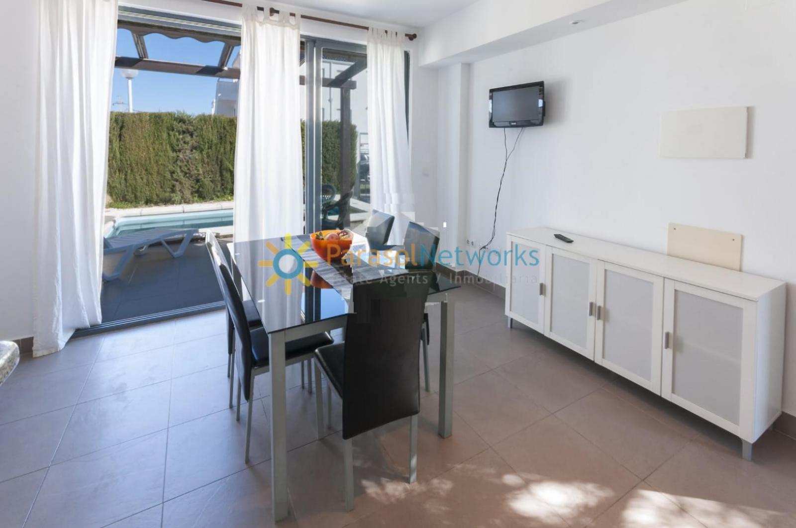 Semi-detached House for Rent in Oliva