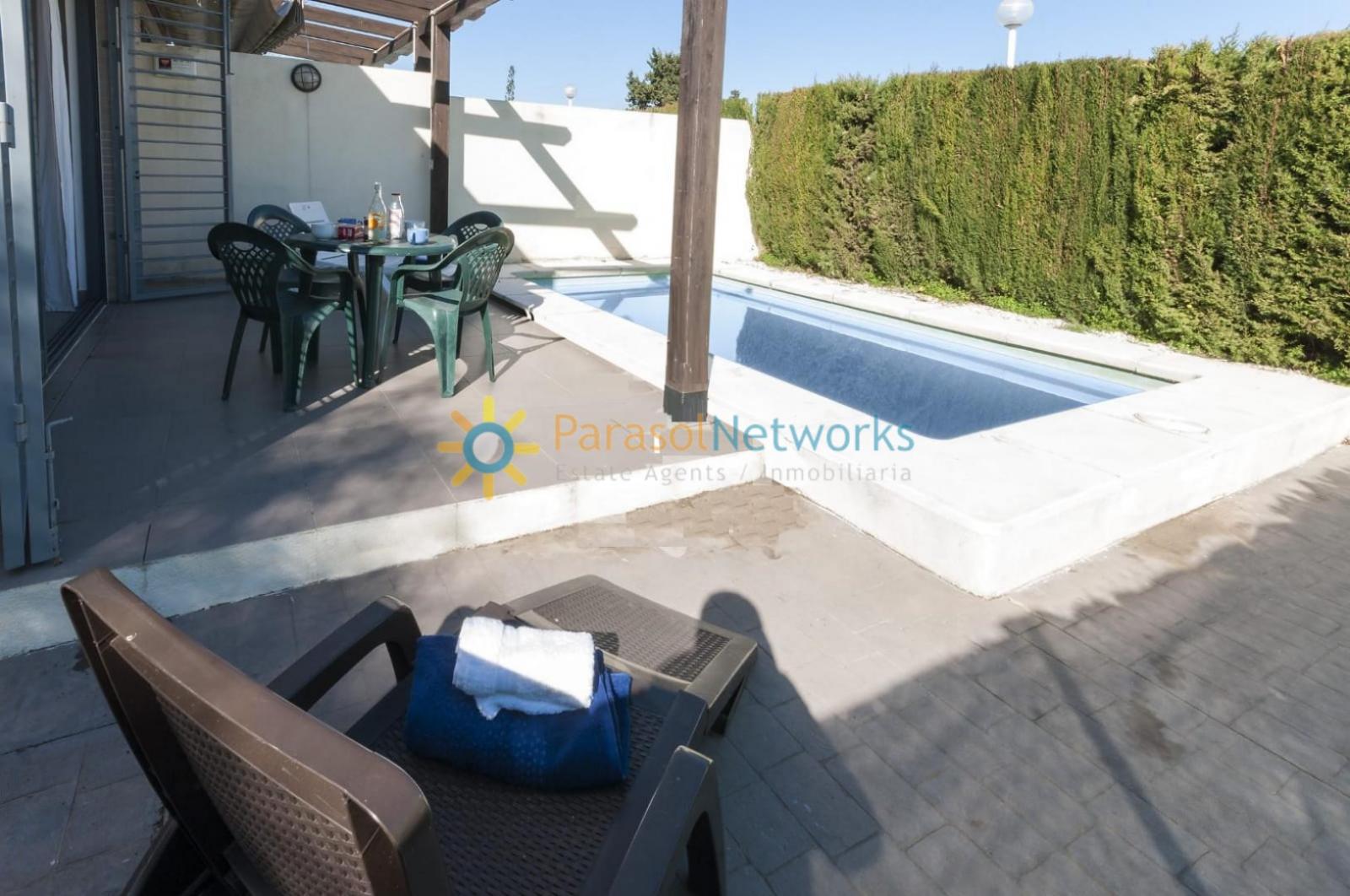 Semi-detached House for Rent in Oliva