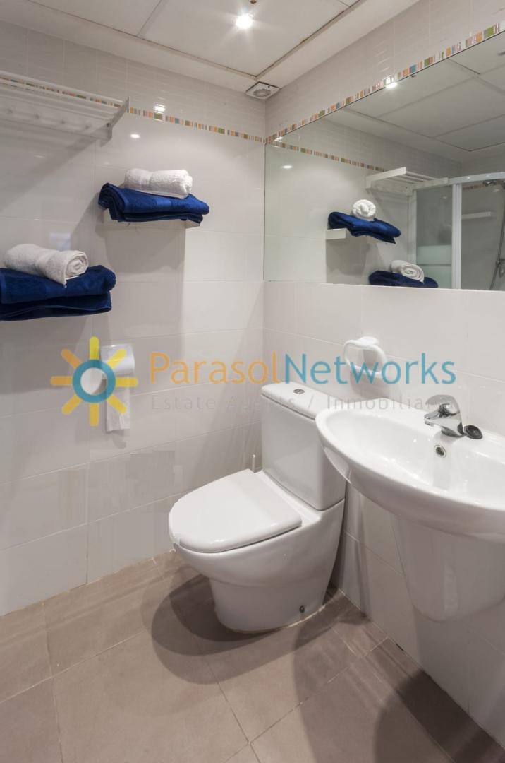 Semi-detached House for Rent in Oliva