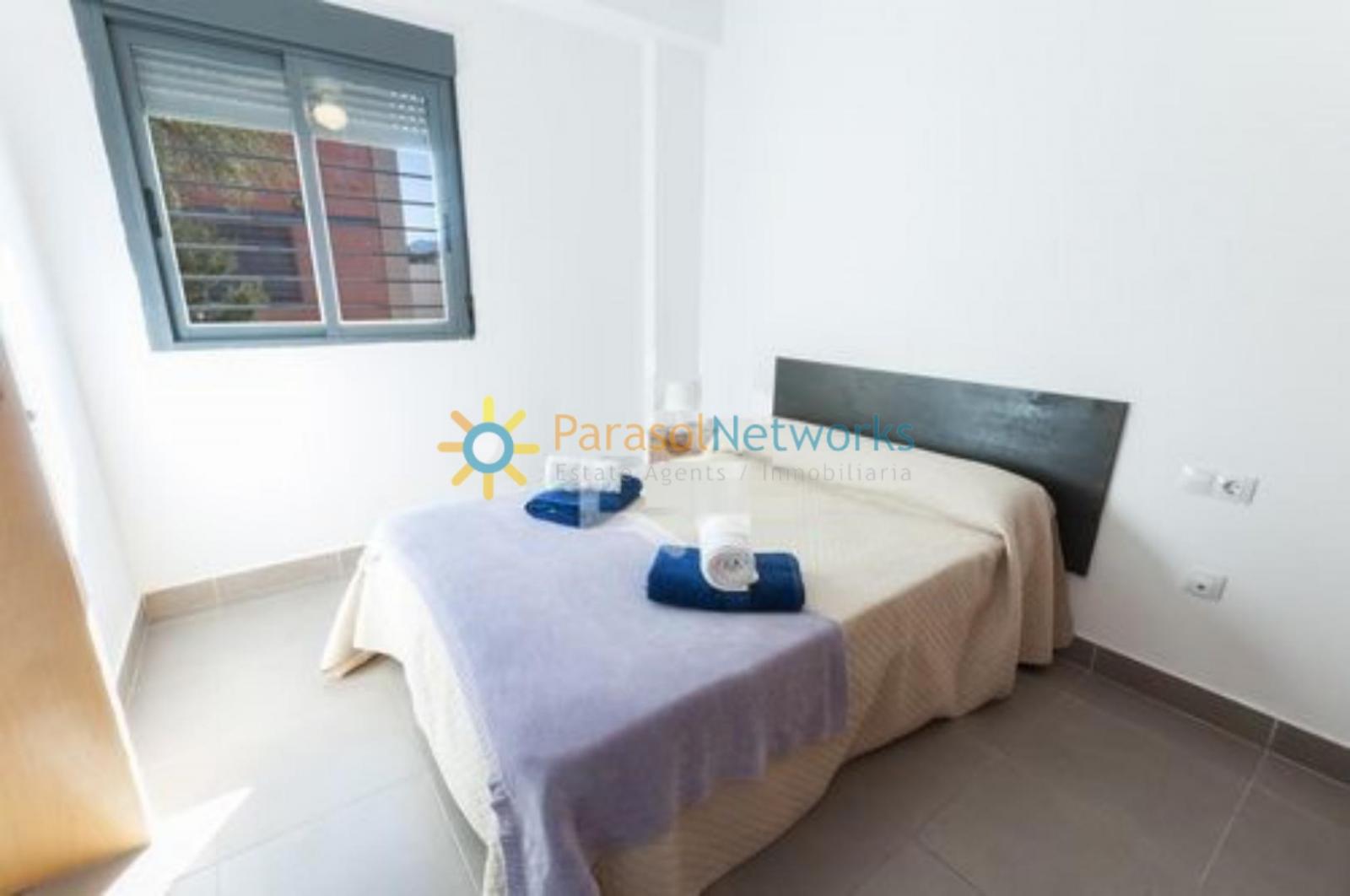 Semi-detached House for Rent in Oliva