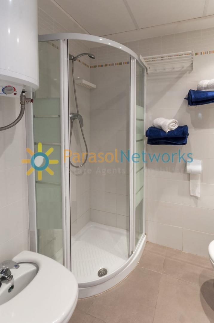 Semi-detached House for Rent in Oliva