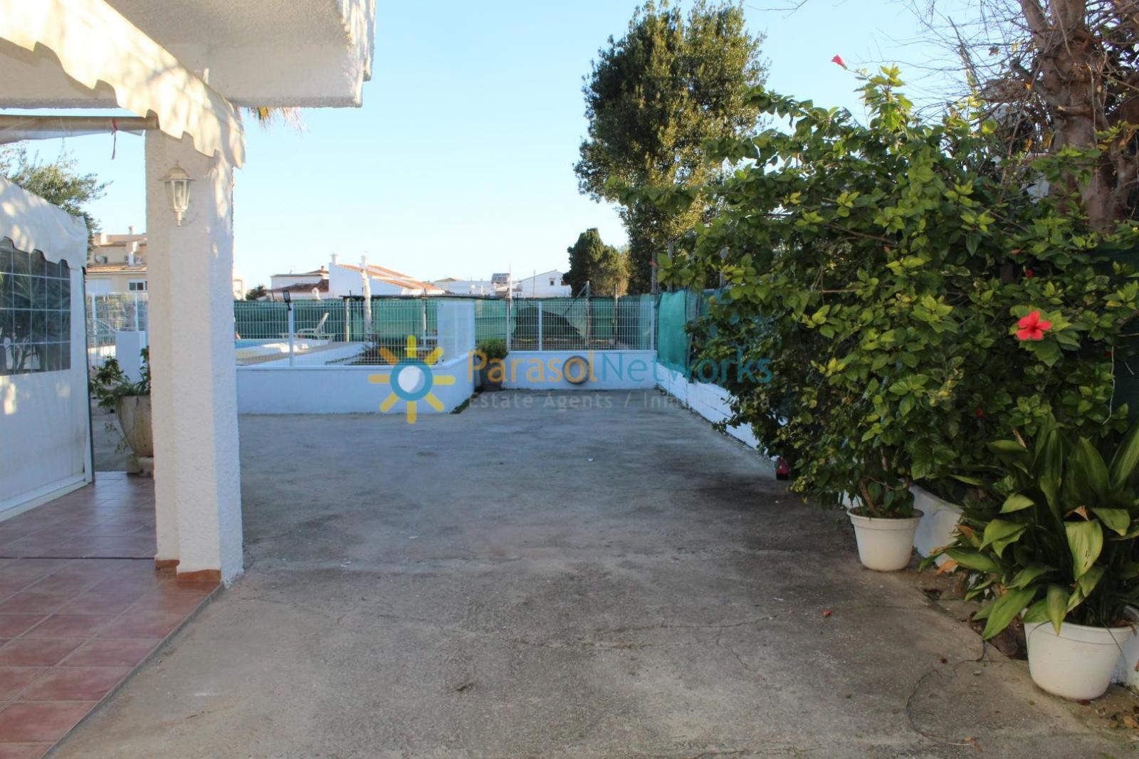 Chalet for Rent in Oliva