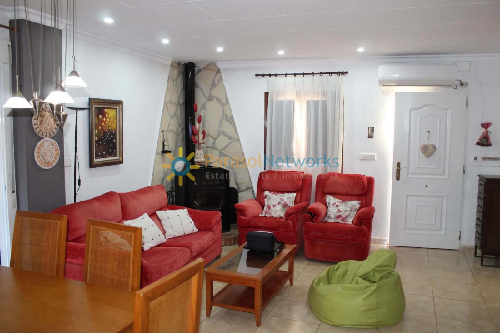 Chalet for Rent in Oliva