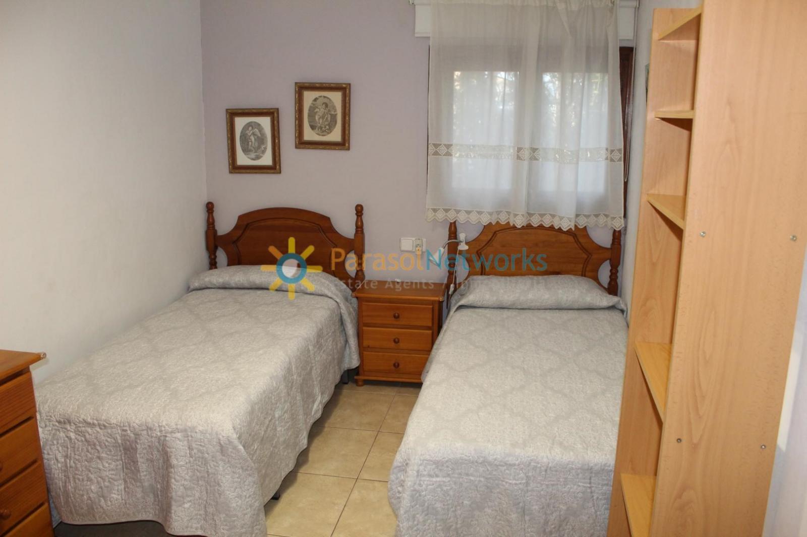 Chalet for Rent in Oliva