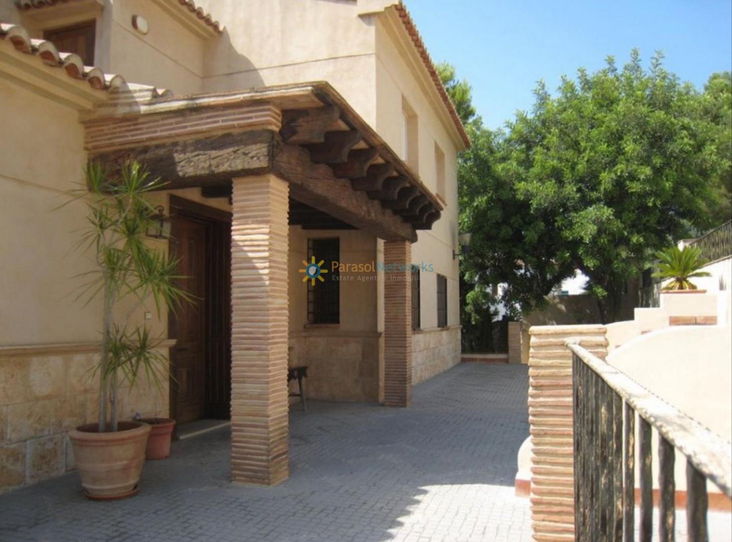 Villa for Sale in Oliva