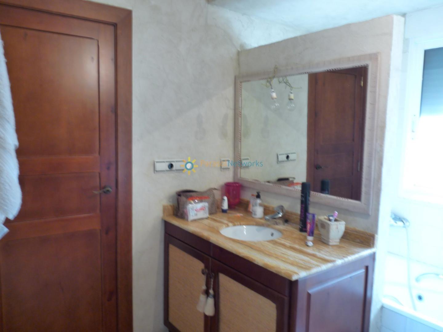 Villa for Sale in Oliva