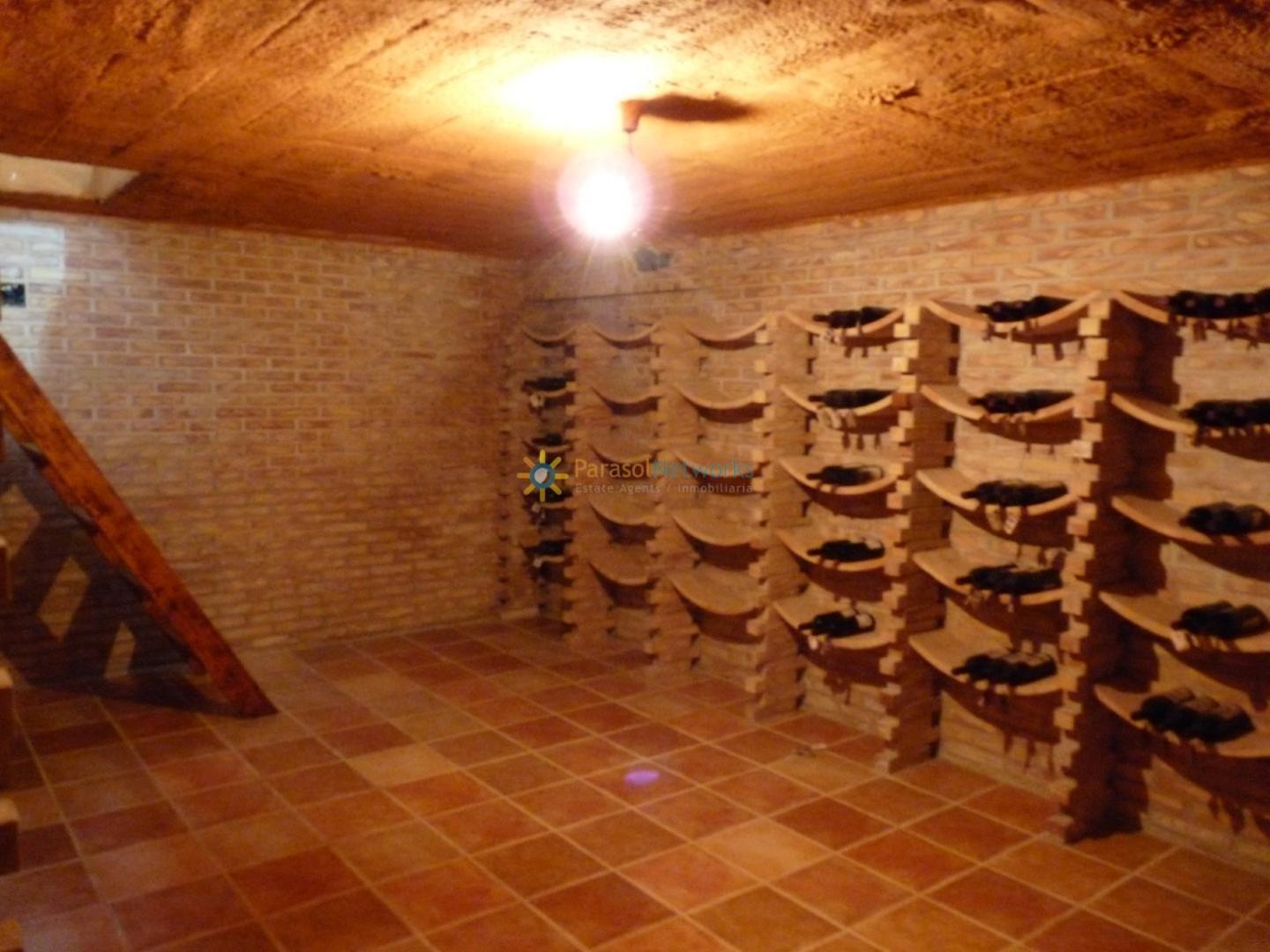 Villa for Sale in Oliva