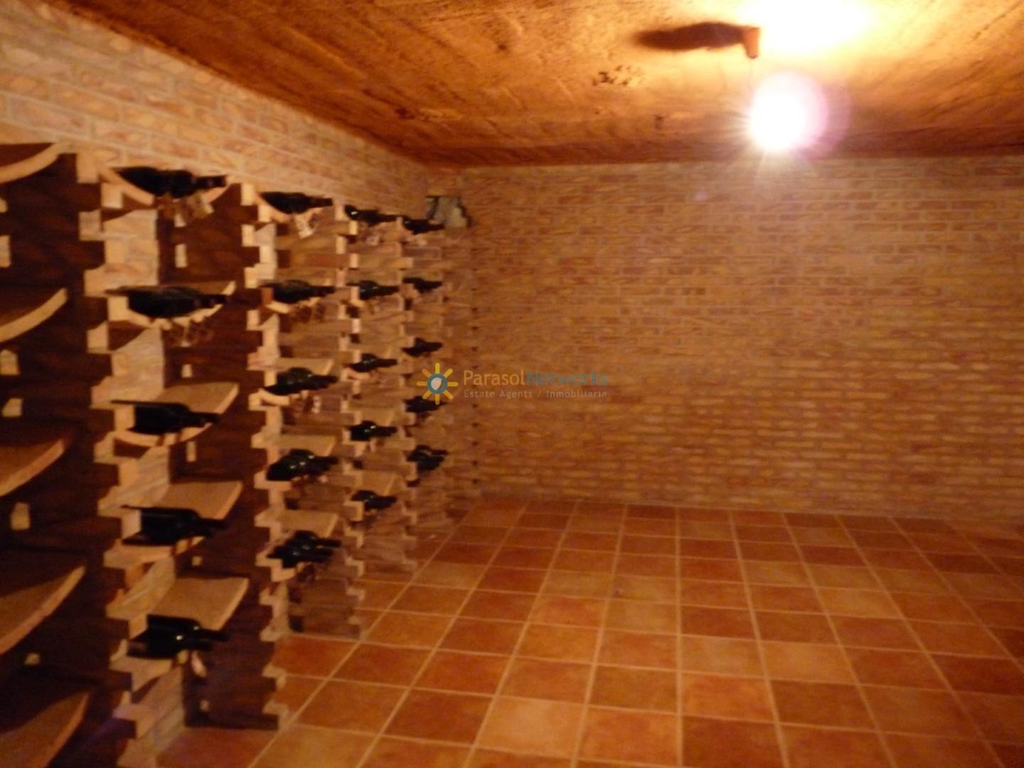 Villa for Sale in Oliva