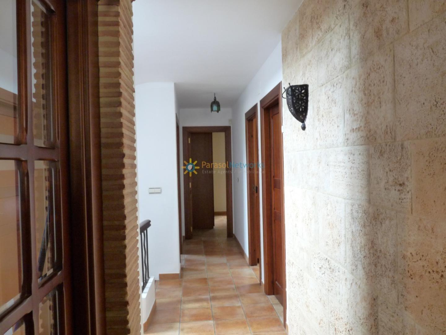 Villa for Sale in Oliva