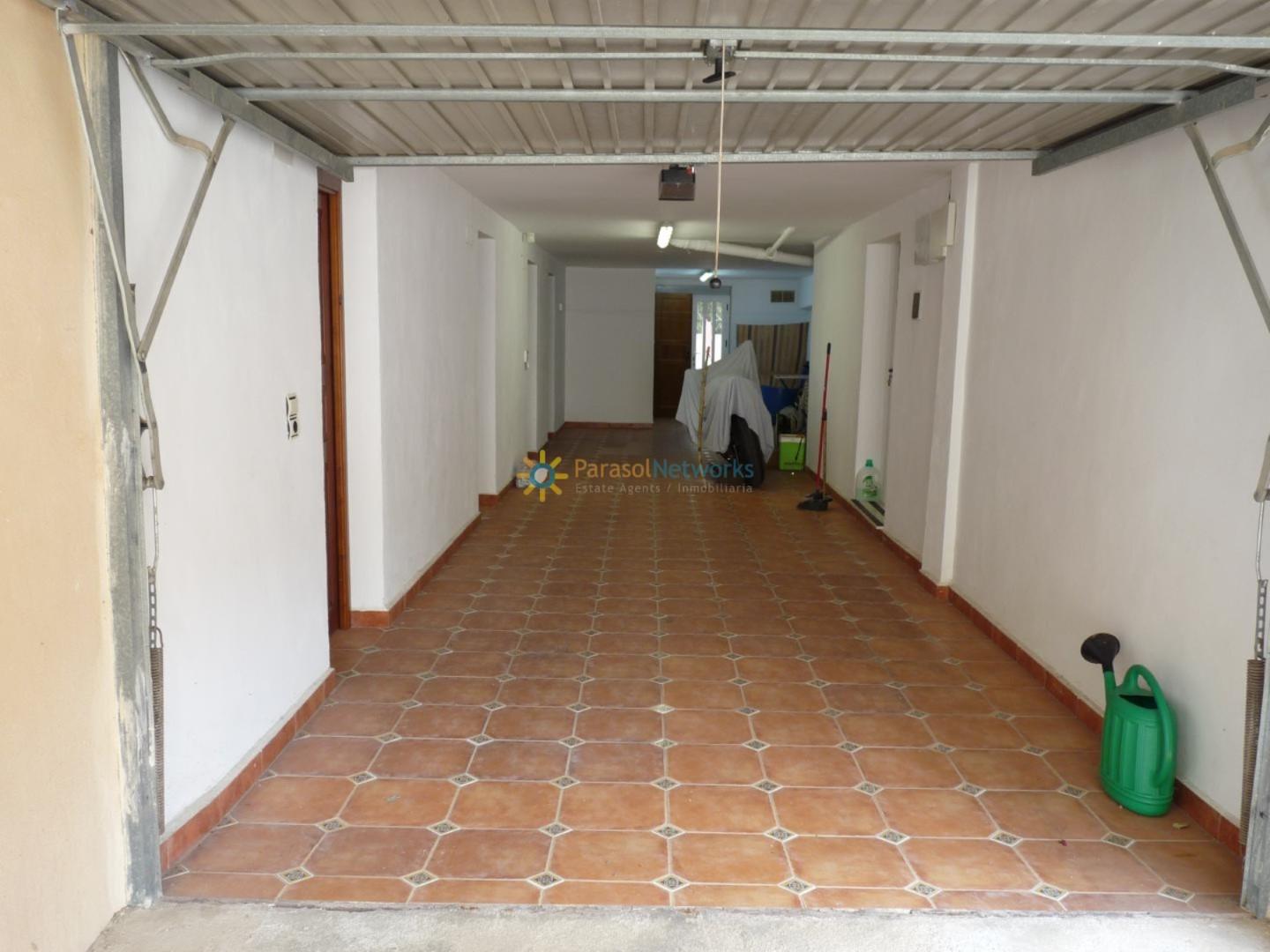 Villa for Sale in Oliva