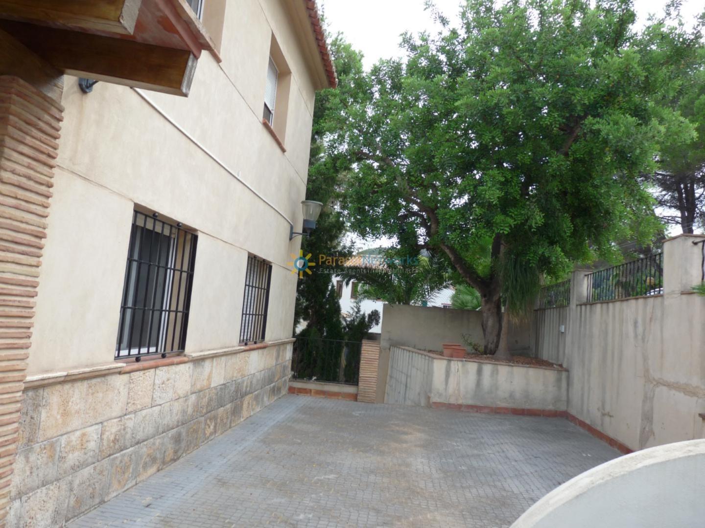 Villa for Sale in Oliva