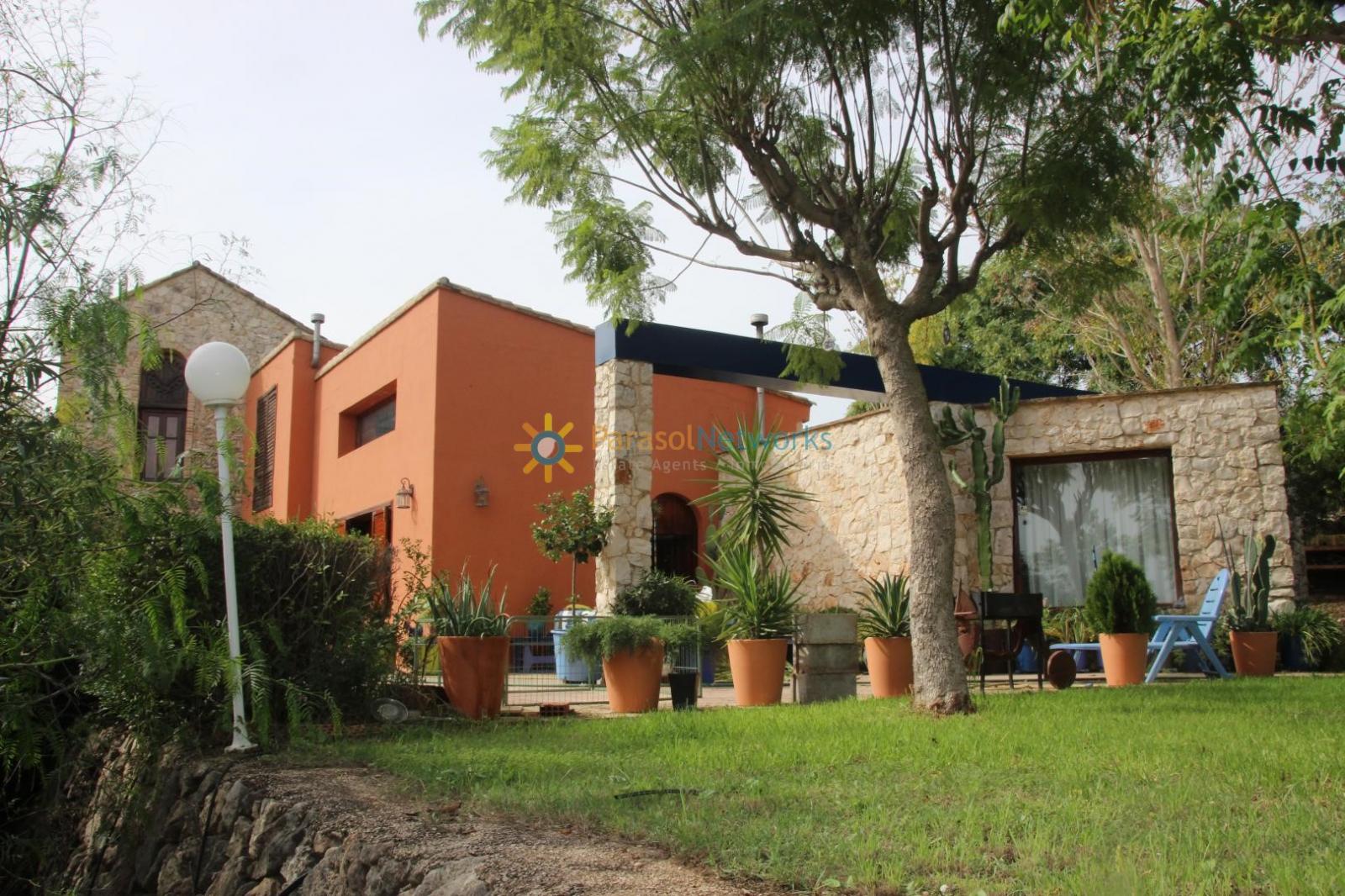 Villa for Sale in Llocnou de Sant Jeroni