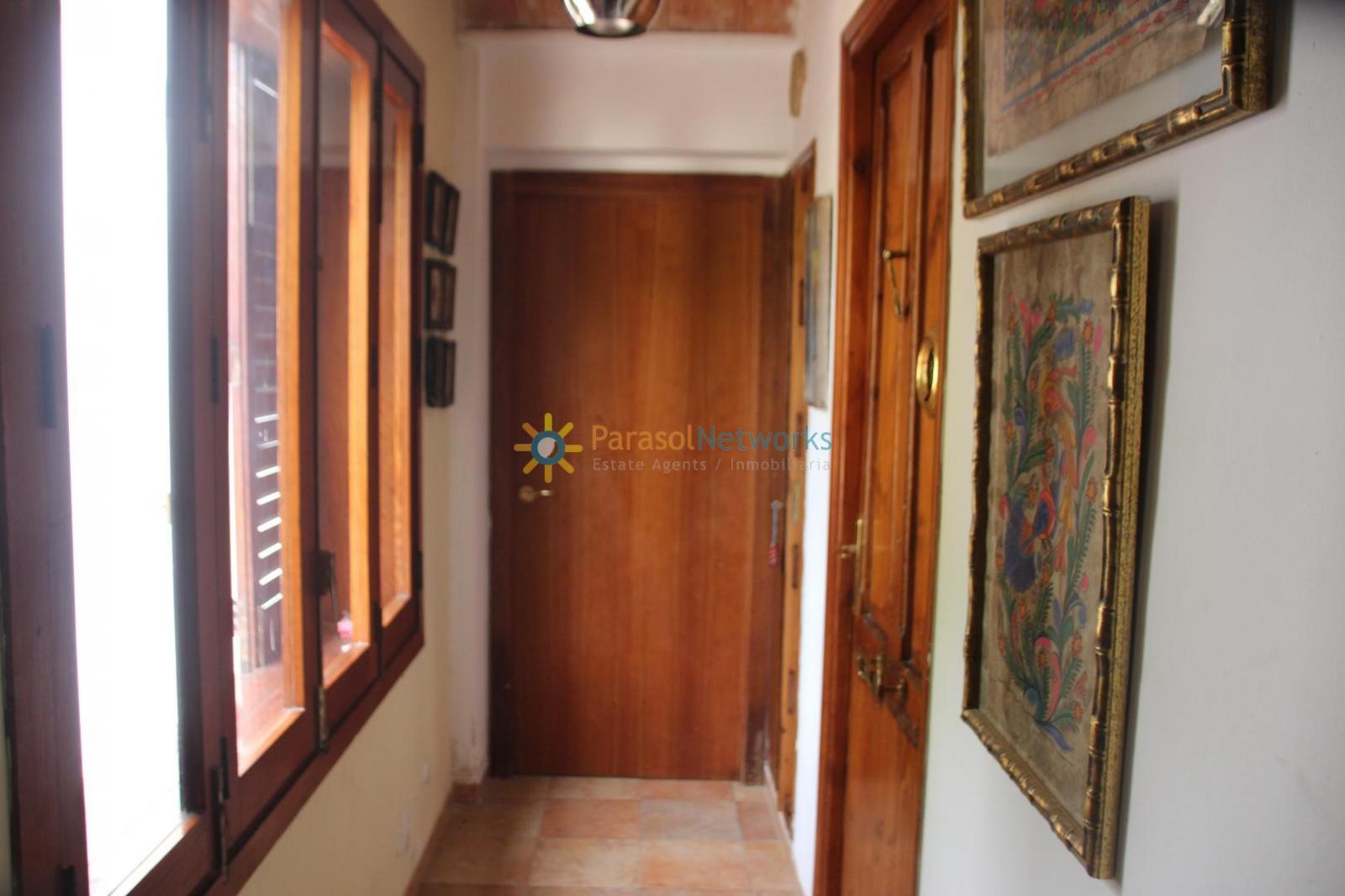 Villa for Sale in Llocnou de Sant Jeroni