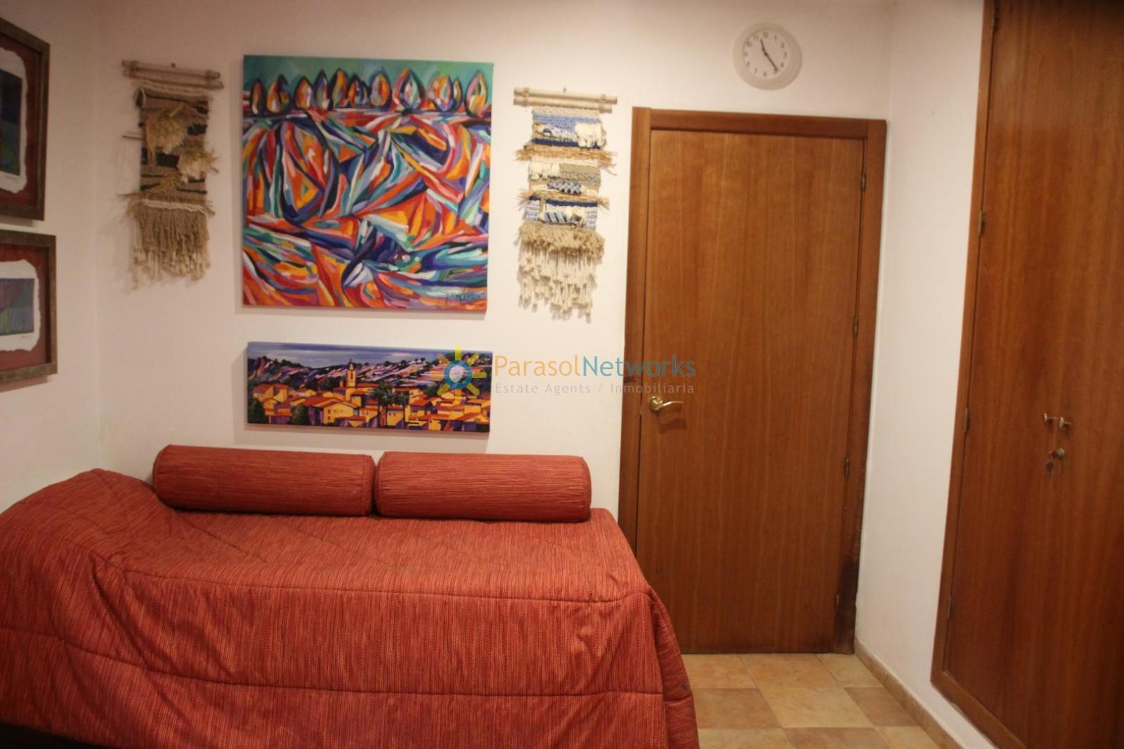 Villa for Sale in Llocnou de Sant Jeroni