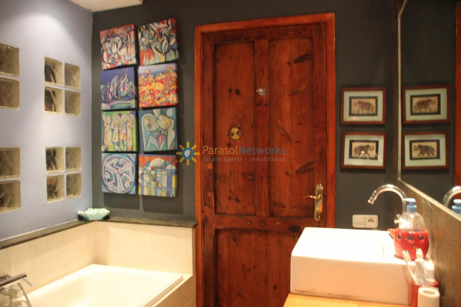 Villa for Sale in Llocnou de Sant Jeroni