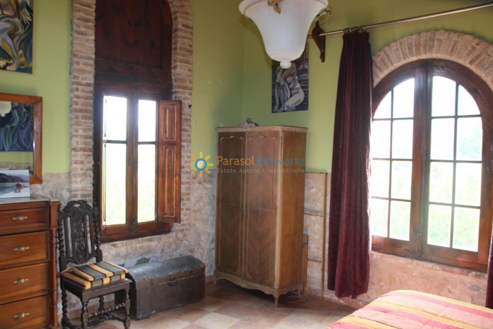 Villa for Sale in Llocnou de Sant Jeroni