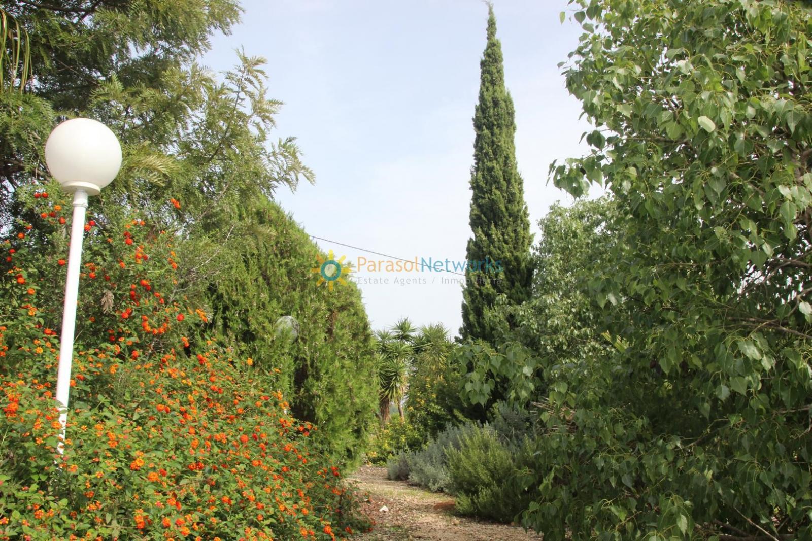 Villa for Sale in Llocnou de Sant Jeroni