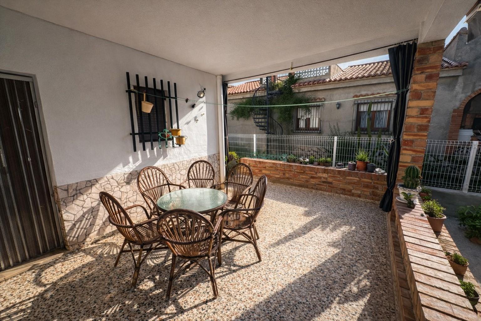 Chalet for Sale in Oliva