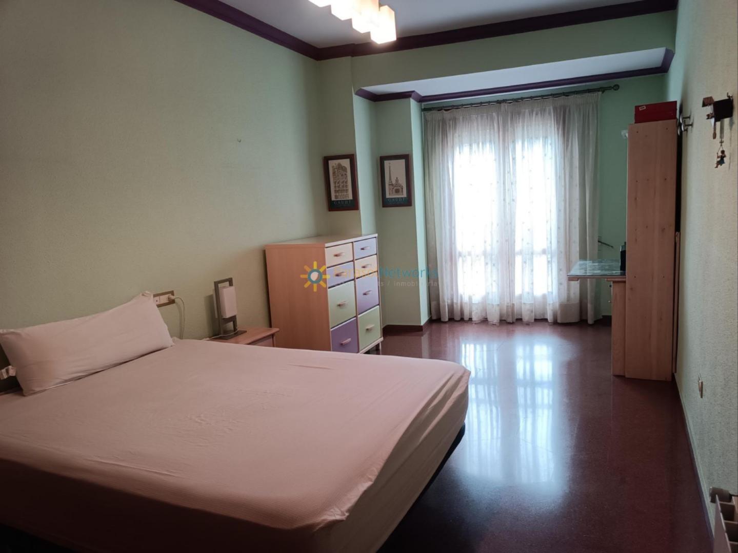 Semi-detached House for Sale in Oliva