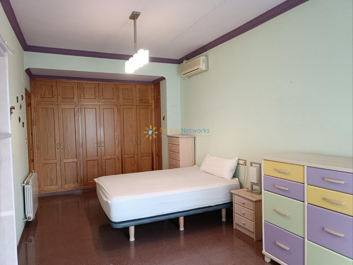 Semi-detached House for Sale in Oliva