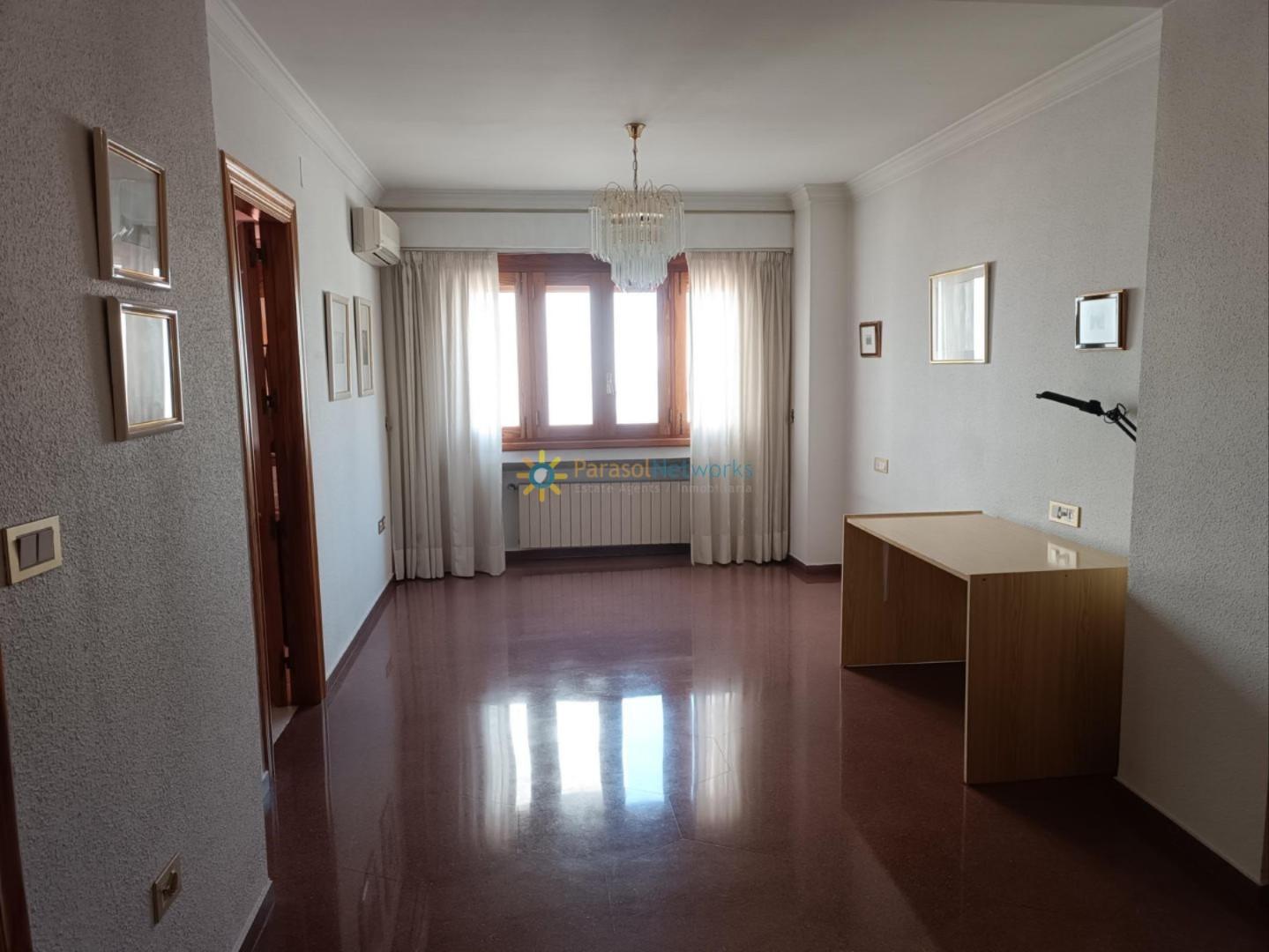 Semi-detached House for Sale in Oliva