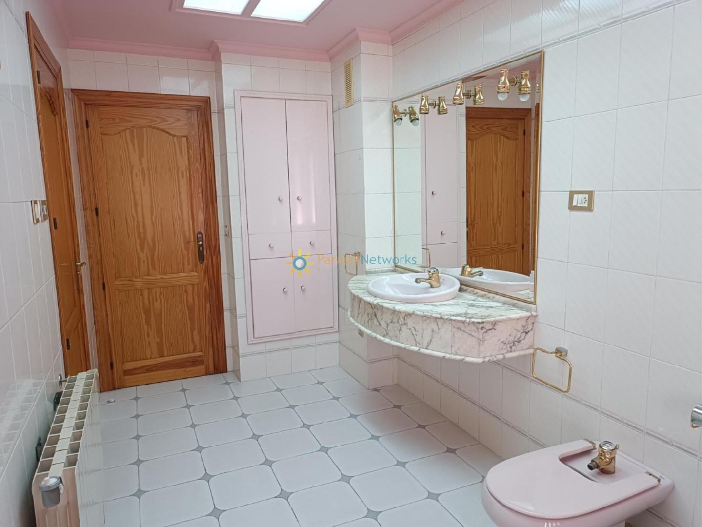 Semi-detached House for Sale in Oliva
