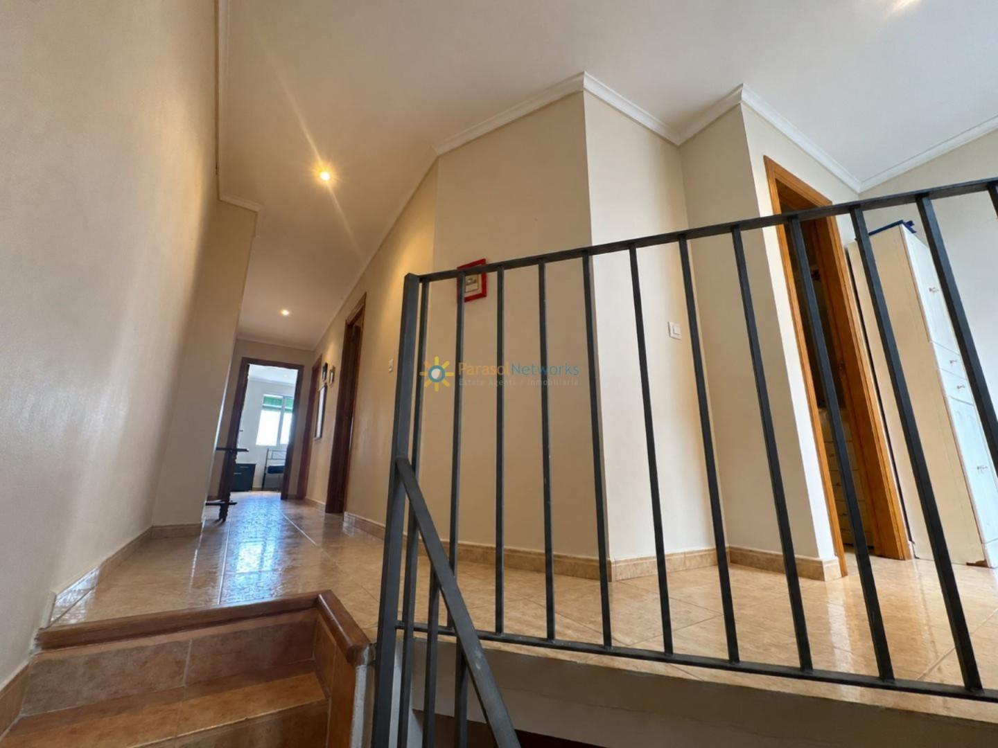 Semi-detached House for Sale in Oliva