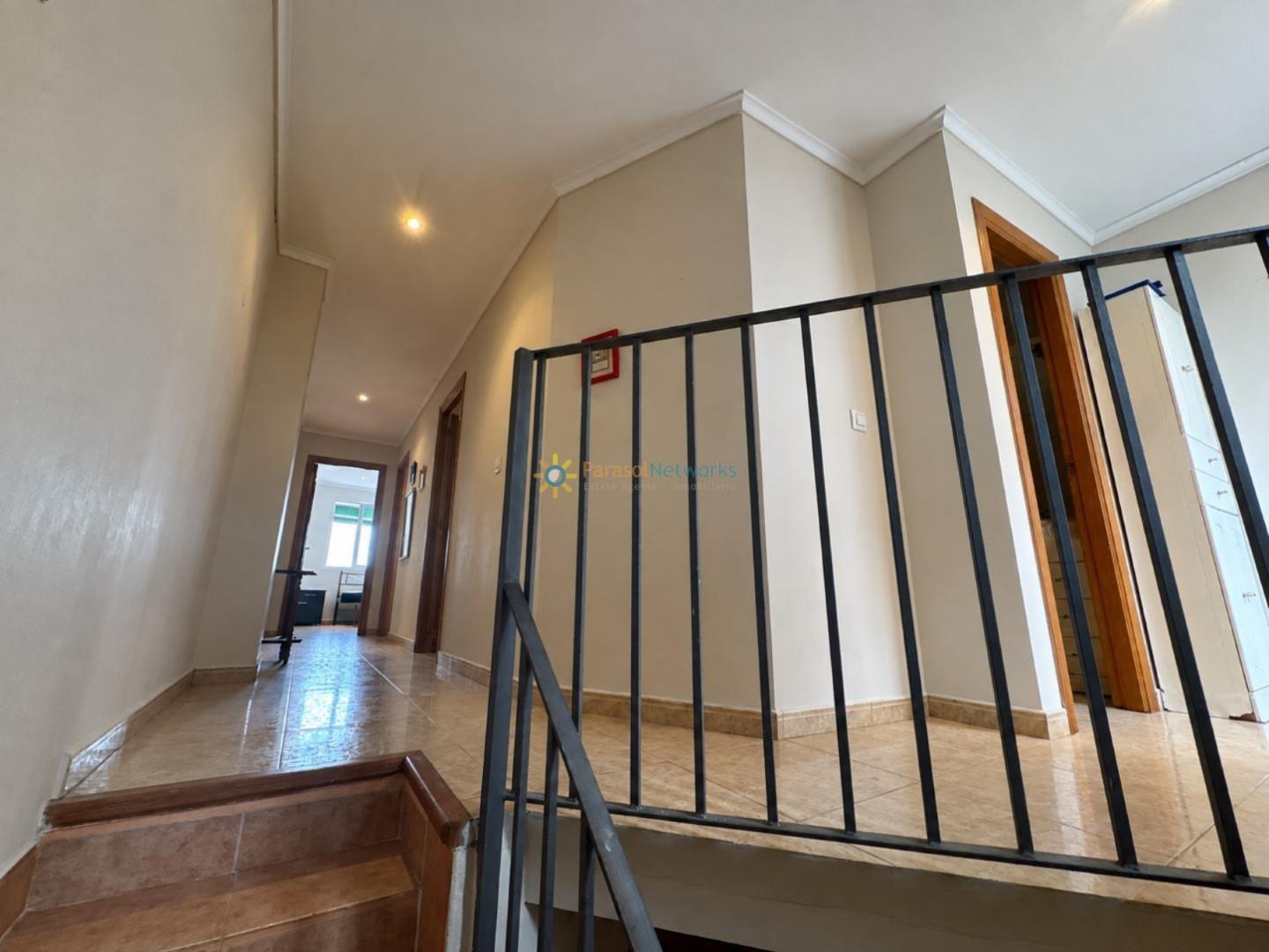 Semi-detached House for Sale in Oliva