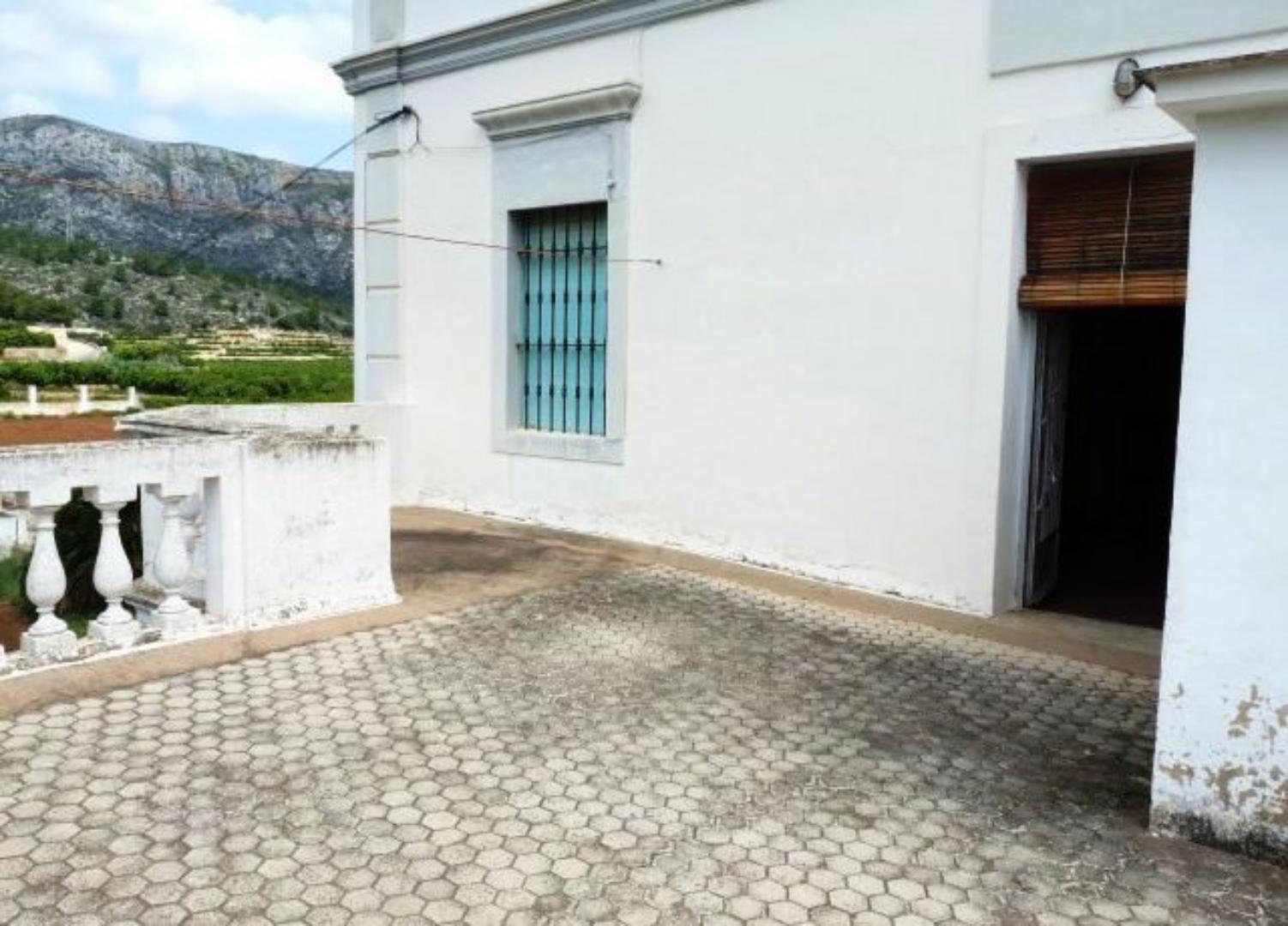 Villa en Venta en Benifairó de la Valldigna
