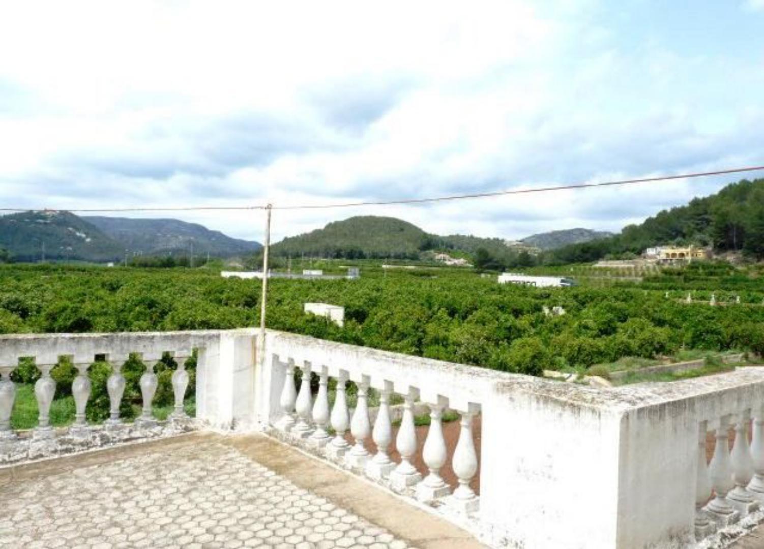 Villa en Venta en Benifairó de la Valldigna