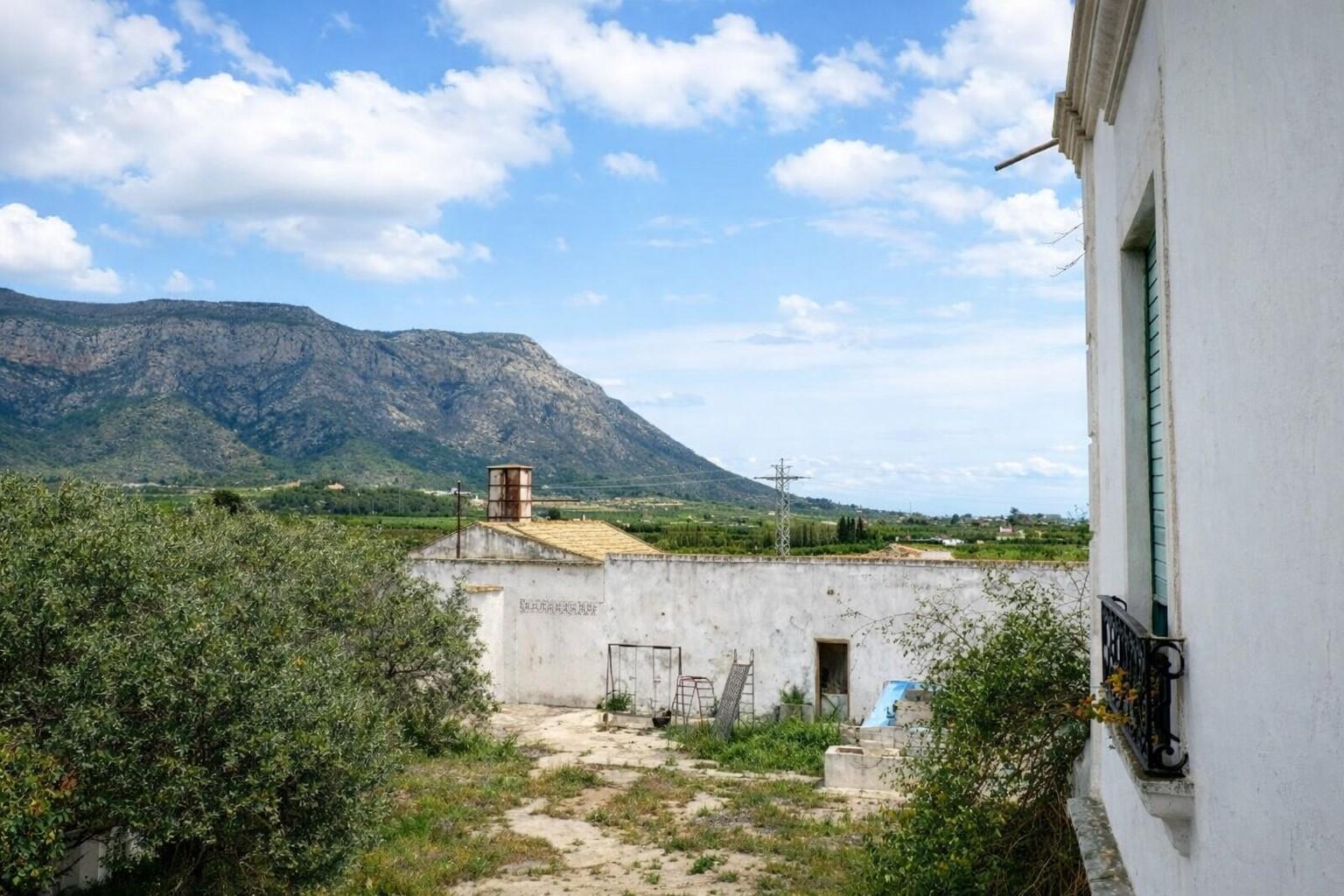 Villa en Venta en Benifairó de la Valldigna