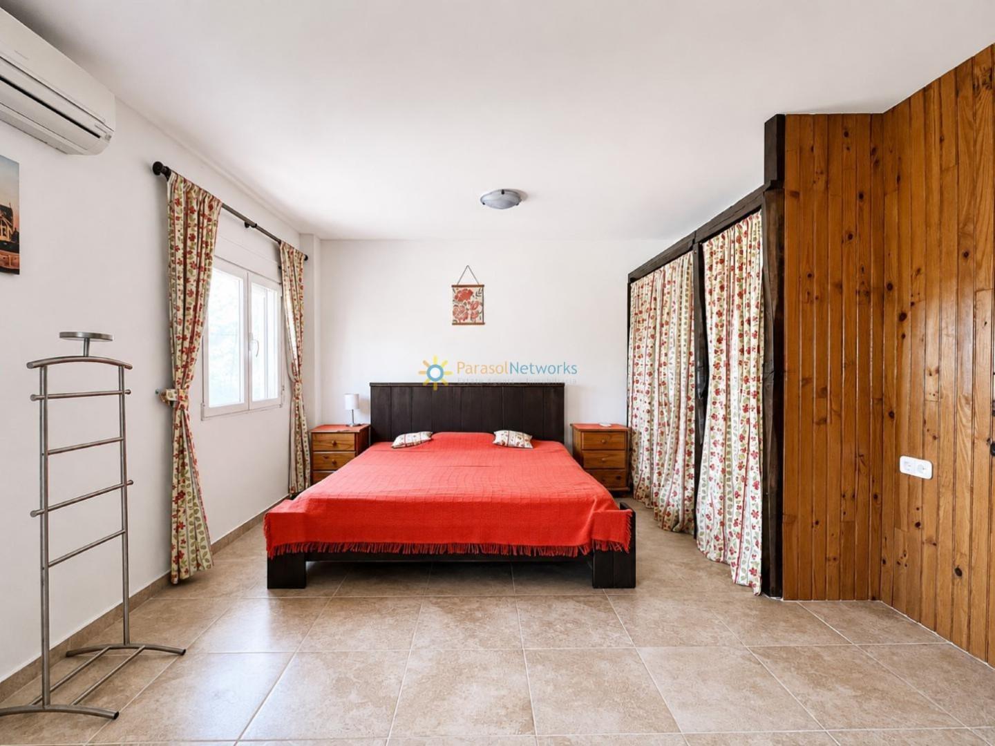 Villa for Sale in Olleria, l'